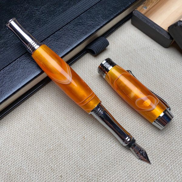 Перова ручка ручної роботи NV-308, акрил