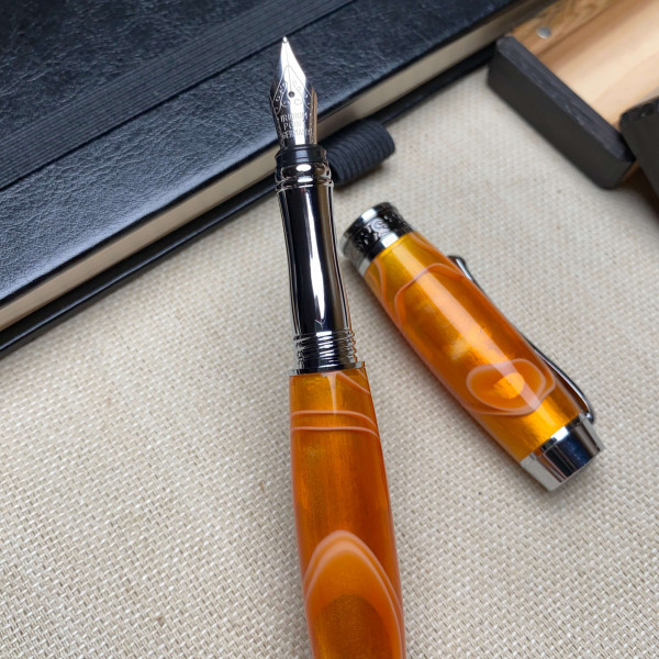 Перова ручка ручної роботи NV-308, акрил