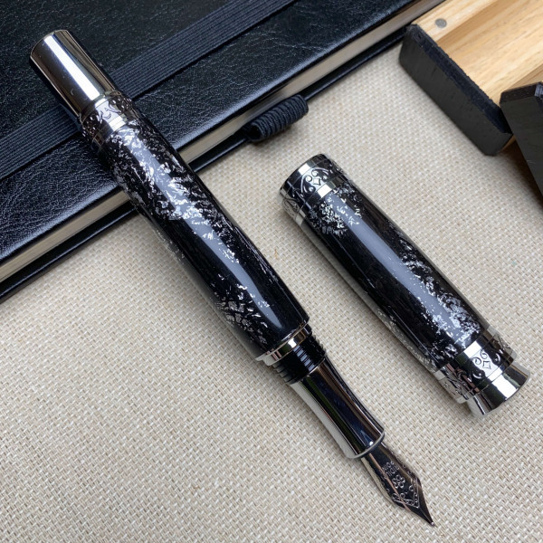 Перова ручка ручної роботи NV-516, дерево мореного дуба та срібна поталь