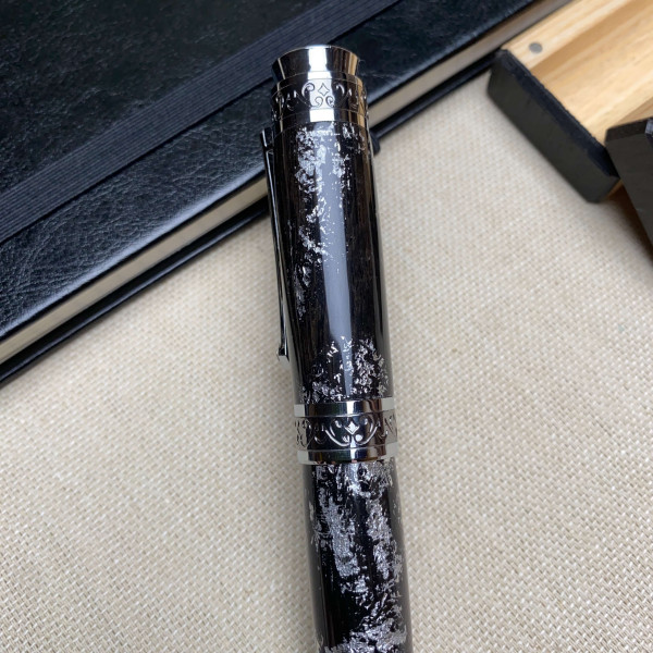 Перова ручка ручної роботи NV-516, дерево мореного дуба та срібна поталь
