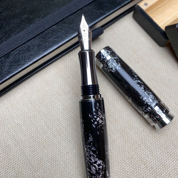 Перова ручка ручної роботи NV-516, дерево мореного дуба та срібна поталь