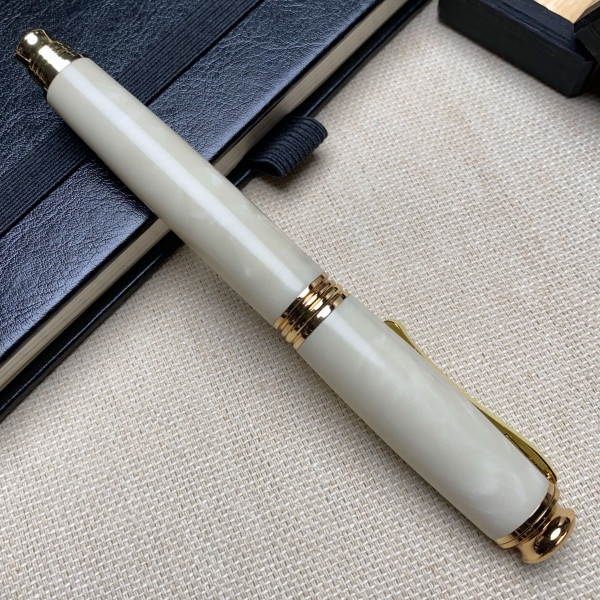 Перова ручка NV-355 ручної роботи, виготовлена із епоксидної смоли