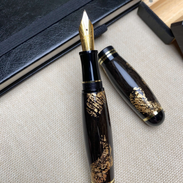 Перова ручка ручної роботи NV-071 дерево мореного дуба та золота поталь