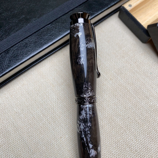 Перова ручка ручної роботи NV-448 дерево мореного дуба та срібна поталь