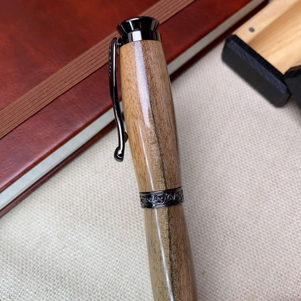 Ручка-ролер ручної роботи NV-448 виготовлена із деревини горіха