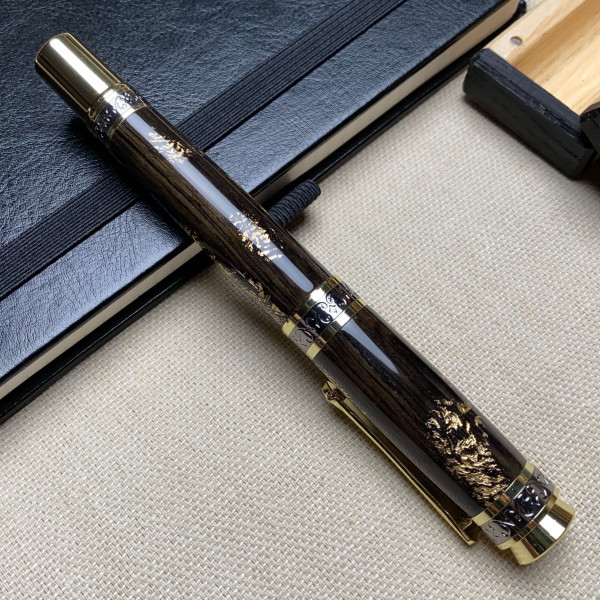 Ручка-ролер ручної роботи NV-516 дерево мореного дуба та золота поталь