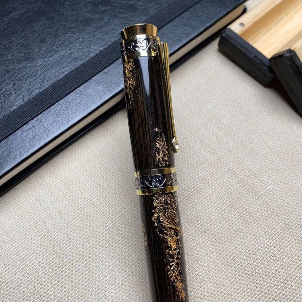 Ручка-ролер ручної роботи NV-516 дерево мореного дуба та золота поталь