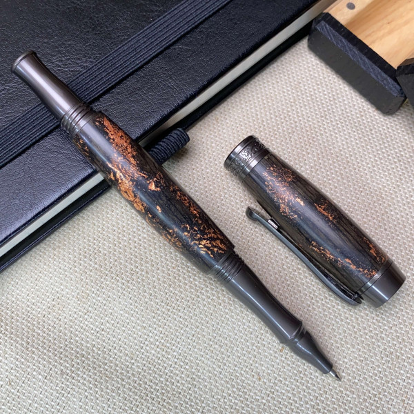 Ручка-ролер ручної роботи NV-308 дерево мореного дуба та бронзова поталь (матове покриття)