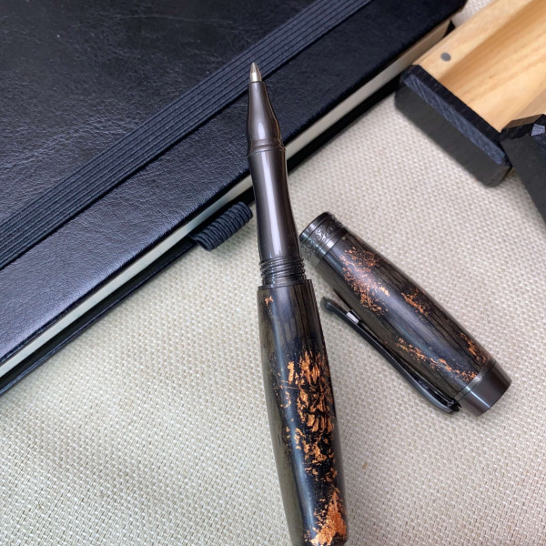 Ручка-ролер ручної роботи NV-308 дерево мореного дуба та бронзова поталь (матове покриття)