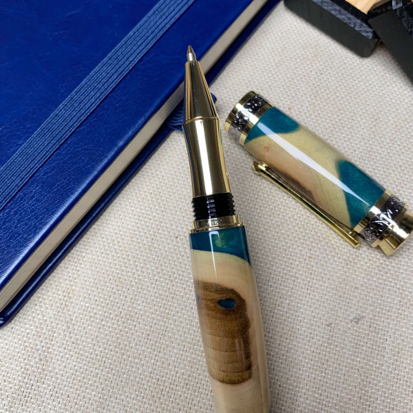 Унікальна ручка-ролер ручної роботи NV-516 дерево горіха і епоксидна смола