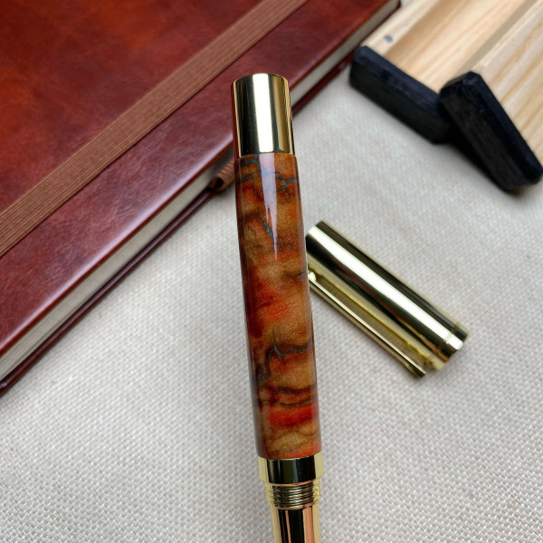 Унікальна ручка-ролер ручної роботи NV-452 виготовлена із деревини клена та епоксидної смоли