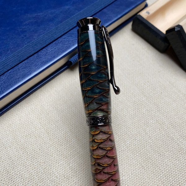 Унікальна ручка-ролер ручної роботи NV-448 виготовлена із справжньої шишки та епоксидної смоли