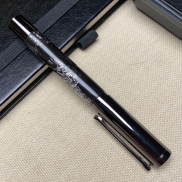 Ручка-ролер ручної роботи NV-452 дерево мореного дуба та срібна поталь