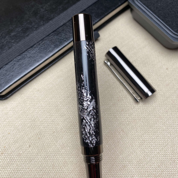 Ручка-ролер ручної роботи NV-452 дерево мореного дуба та срібна поталь