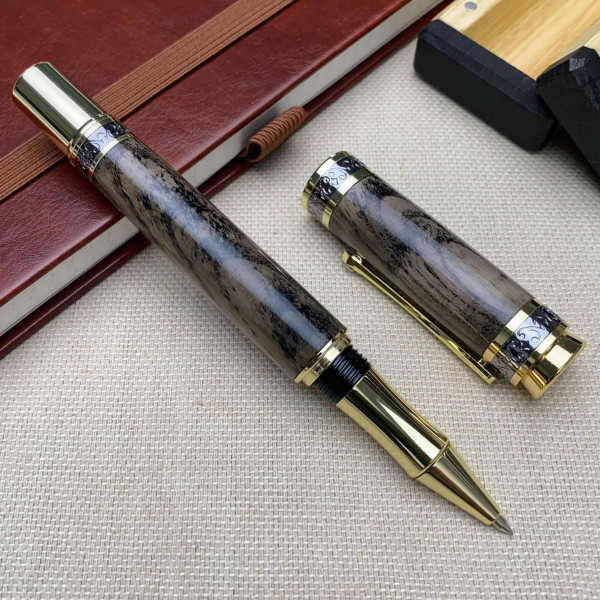 Ручка-ролер NV-516 ручної роботи виготовлена із деревини мореного ясена