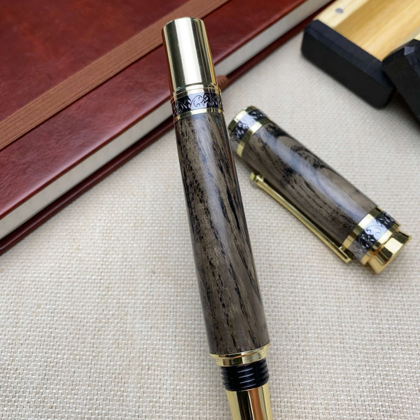 Ручка-ролер NV-516 ручної роботи виготовлена із деревини мореного ясена