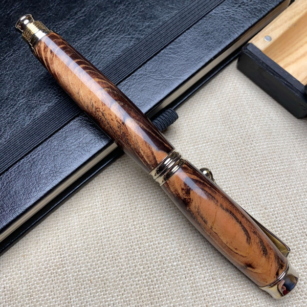 Ручка-ролер ручної роботи NV-601 виготовлена із модифікованого дерева сосни