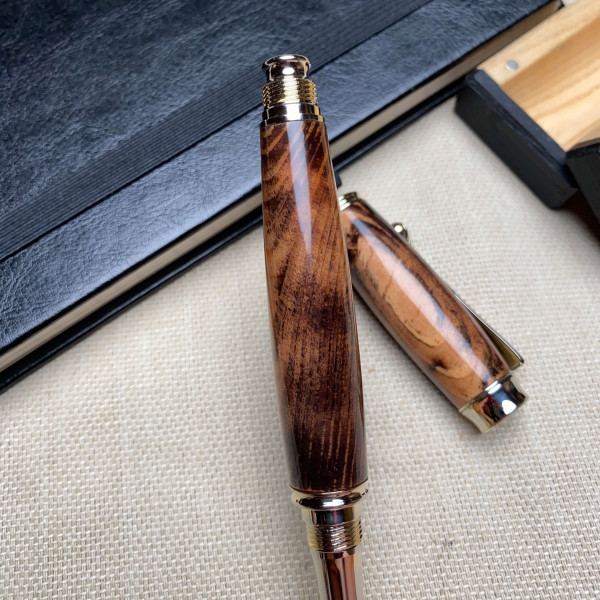 Ручка-ролер ручної роботи NV-601 виготовлена із модифікованого дерева сосни