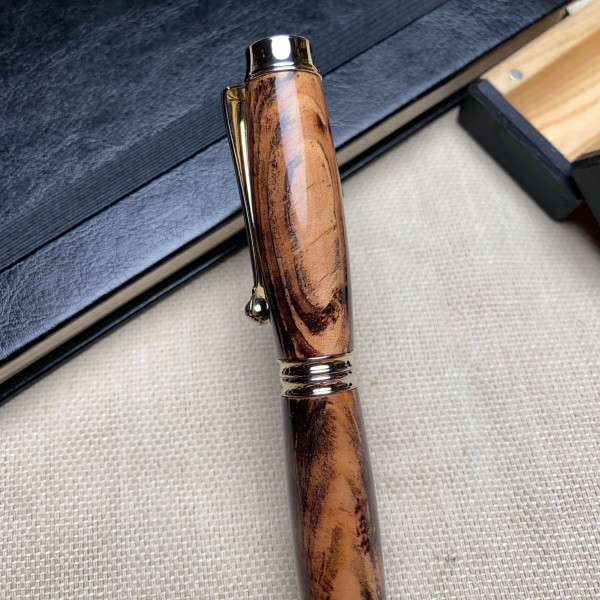 Ручка-ролер ручної роботи NV-601 виготовлена із модифікованого дерева сосни