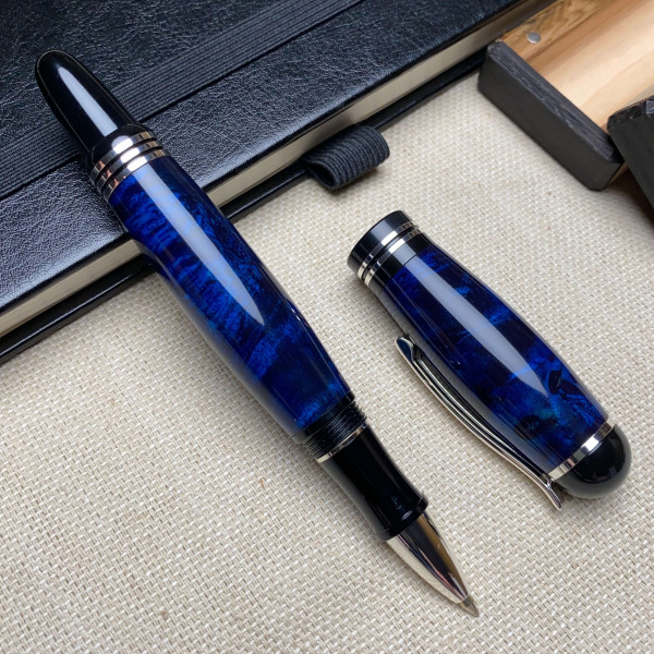 Ручка-ролер ручної роботи NV-071 виготовлена із модифікованого дерева капового клена