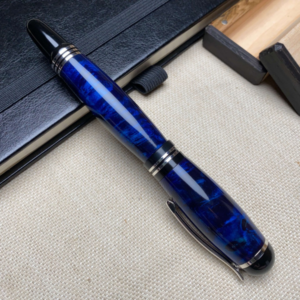 Ручка-ролер ручної роботи NV-071 виготовлена із модифікованого дерева капового клена