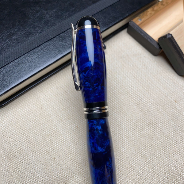 Ручка-ролер ручної роботи NV-071 виготовлена із модифікованого дерева капового клена