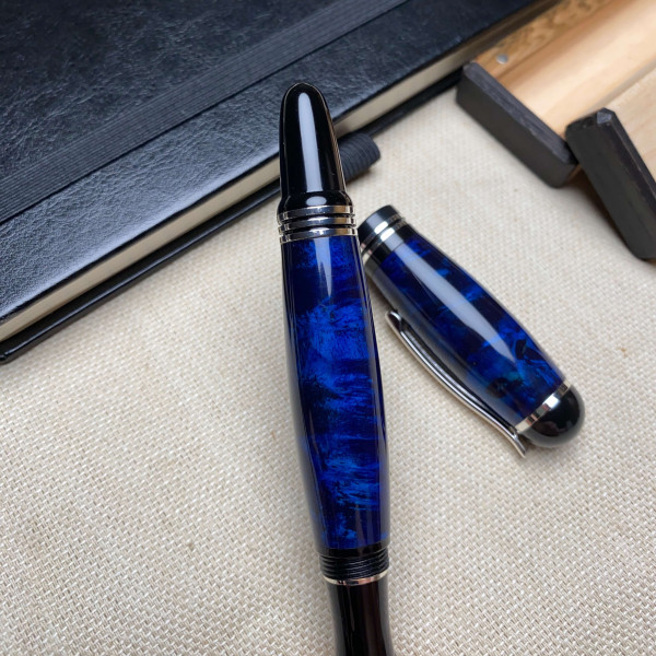 Ручка-ролер ручної роботи NV-071 виготовлена із модифікованого дерева капового клена