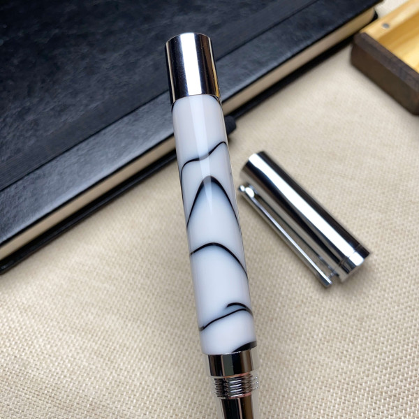 Унікальна ручка-ролер ручної роботи NV-452 виготовлена із акрилу