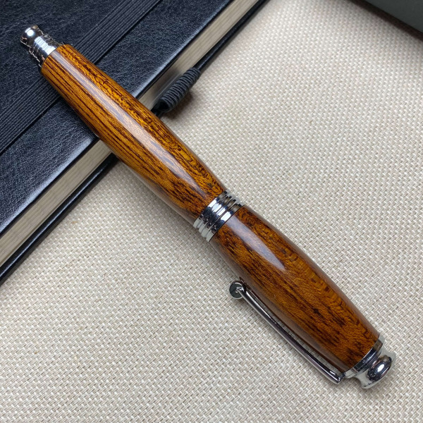 Ручка-ролер ручної роботи NV-355 із тропічного дерева - мербау