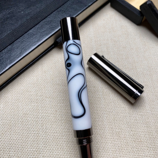 Унікальна ручка-ролер ручної роботи NV-452 виготовлена із акрилу