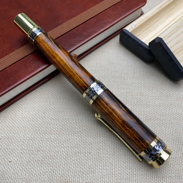 Ручка-ролер ручної роботи NV-516 виготовлена із модифікованого дерева сосни